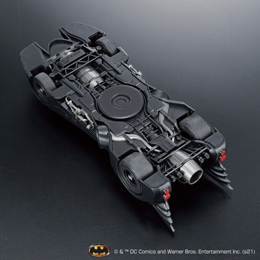 1/35 SCALE MODEL KIT BATMOBILE (BATMAN Ver.) —  — Bandai Hobby