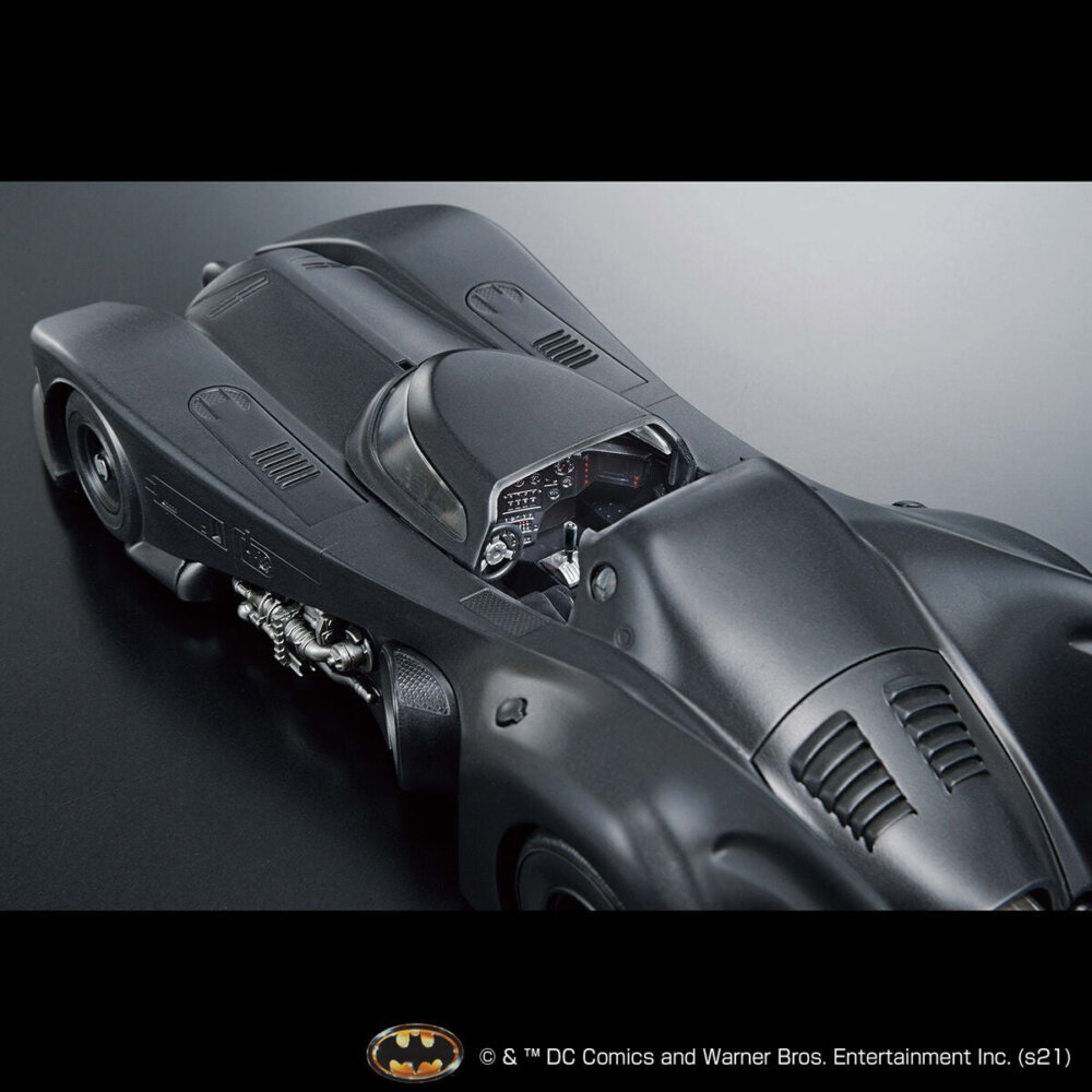 1/35 SCALE MODEL KIT BATMOBILE (BATMAN Ver.) —  — Bandai Hobby